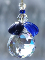 Boule en Cristal 2 cm avec feuilles en verre bleu